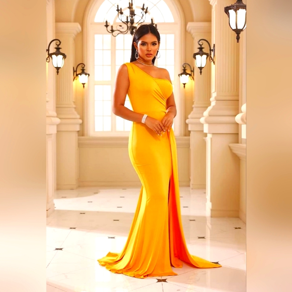 Golden Elegant One Shoulder Sleeveless Maxi Dress